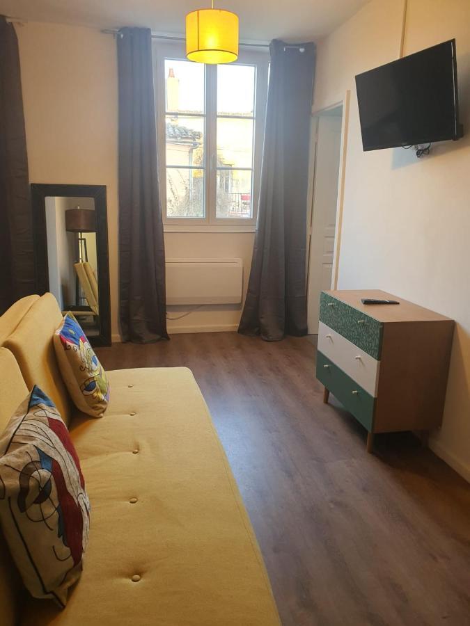 Ruffec 10 Apartment *