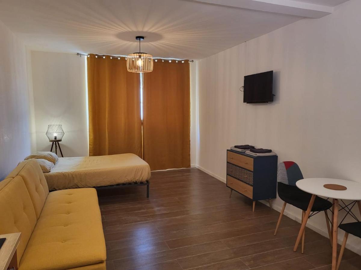 Ruffec 10 Apartment